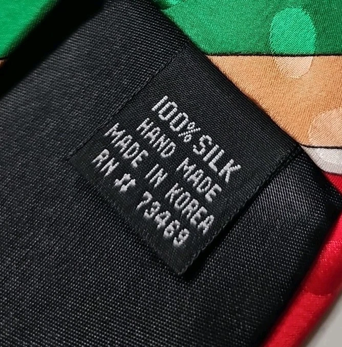 Corbata para el cuello The Disney Store, Mickey y Goofy baloncesto Foto 3 de 3