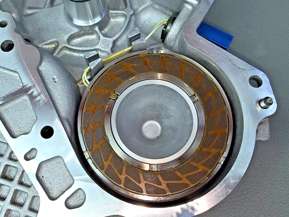 13040-JK24C NISSAN VQ35DE 350Z INFINITI M35 M45 EX35 VTC COVER & PULLEY KIT RH - Imagem 3 de 4