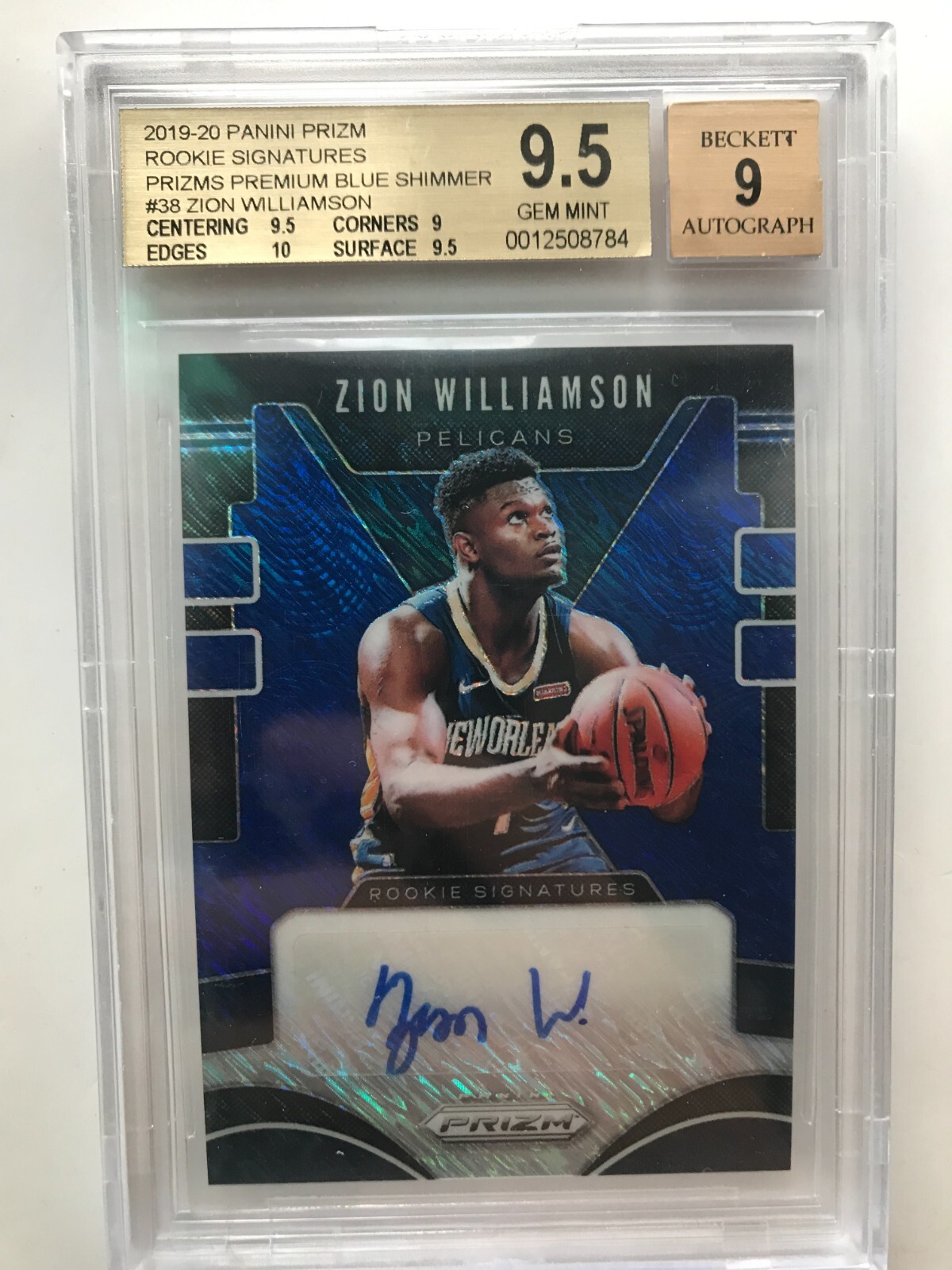 2019-20 Panini Prizm Zion Williamson Rookie Signatures Shimmer Blue Auto BGS 9.5