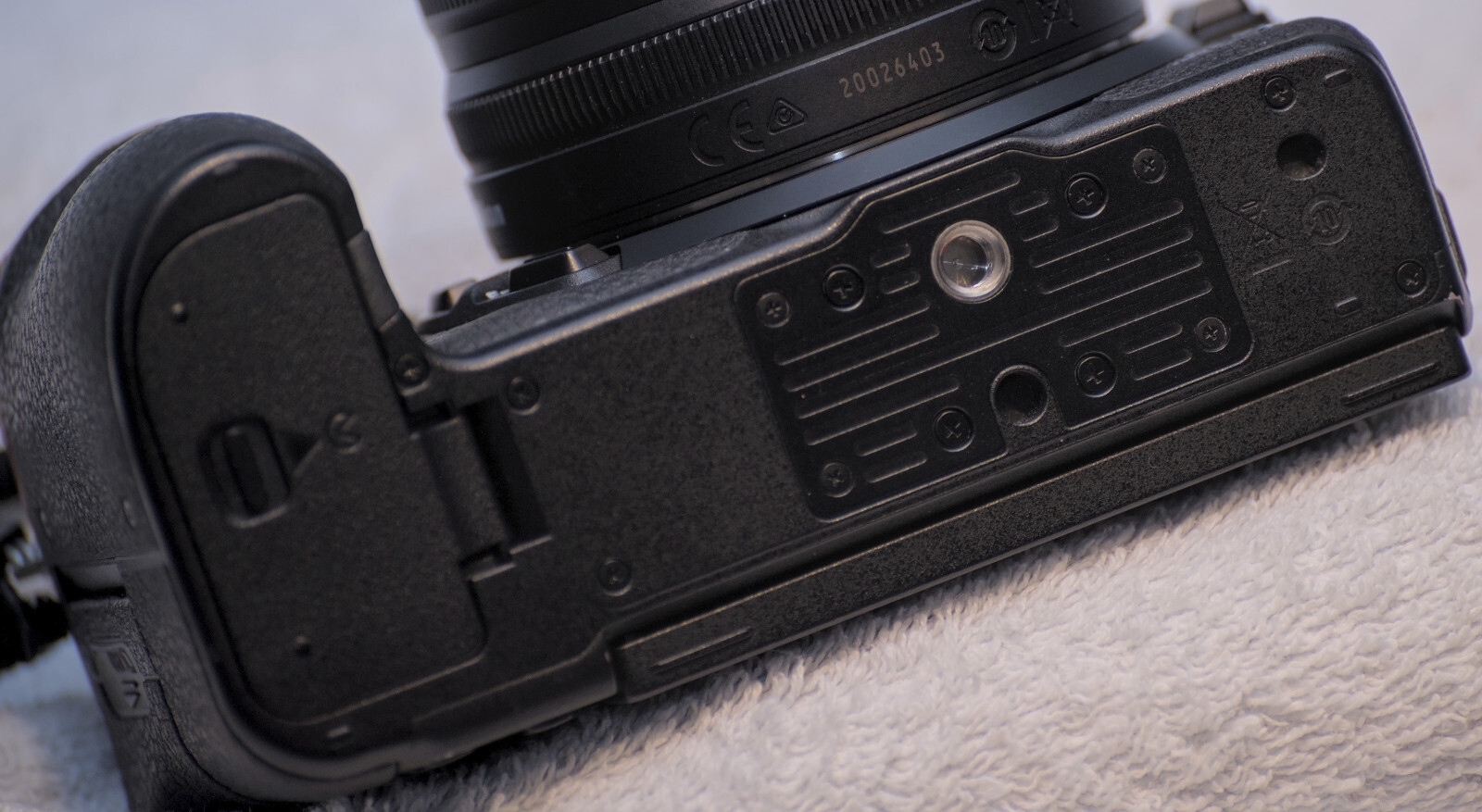 Nikon Z6 MINT only body 4296 shutter releases please read description