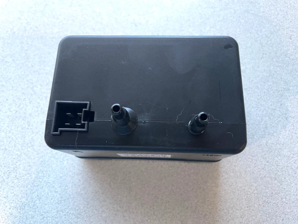 Mercedes-Benz CLS500 C219 2004-2010 ~ BOMBA LATERAL MALETERO IZQUIERDO ~ A2038000048 Foto 2 de 3