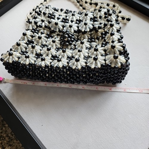 Vintage 60s Adorable Black & White Plastic Beaded Flowers Medium Small Purse - Picture 11 of 17