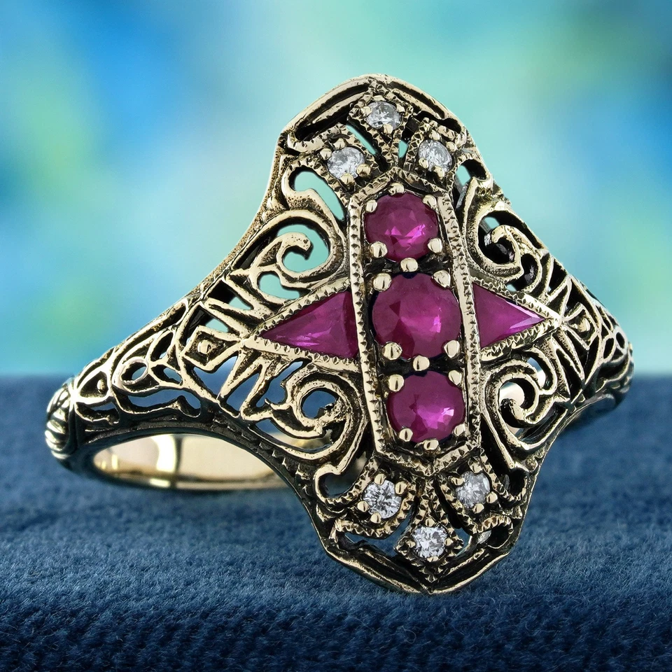9K Yellow Gold Ruby and Diamond Vintage Style Filigree Three stone Ring - Image 3 of 4
