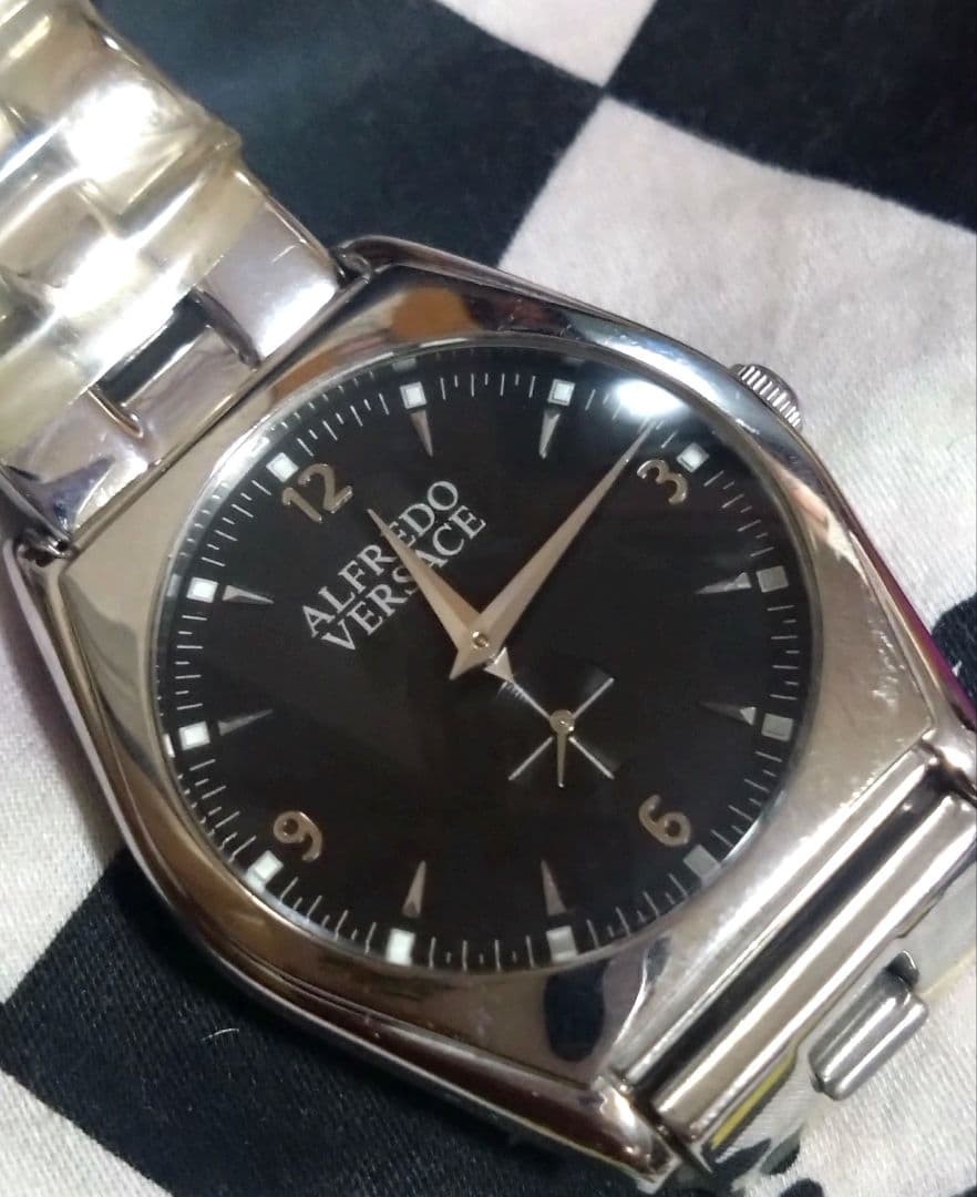 Versace Dress Watch Mens Quartz Silver Dial 32mm Case wrist 17cm New