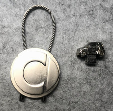 2    neue     Smart - Schlüsselanhänger,    von  2016 ,   Metall ,    dekorativ