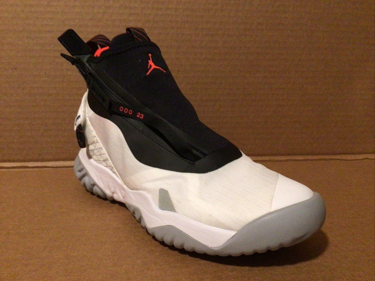 Nike Jordan Proto React-Z white/bright crimson-black size 8