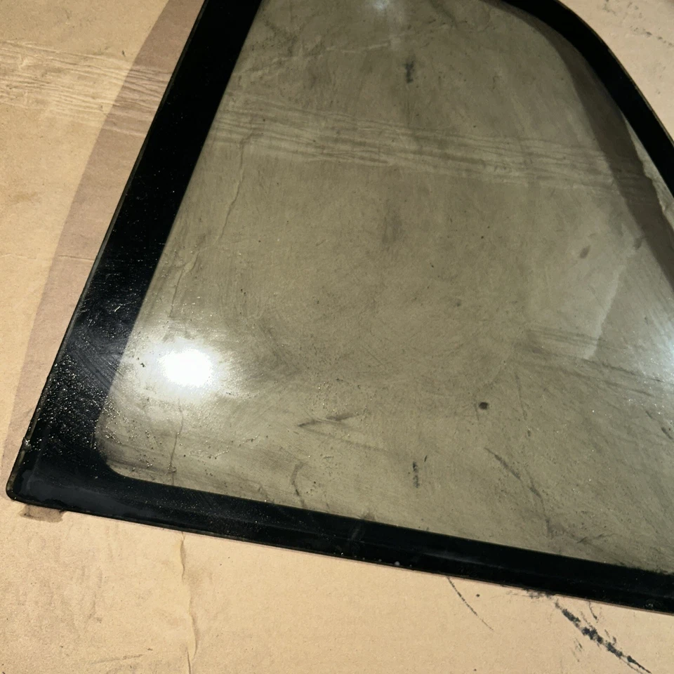 Honda Prelude : 1983, 1984, 1985, 1986, 1987, Left Rear Quarter Glass - Imagem 2 de 4