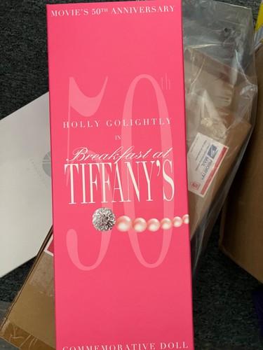 Breakfast at Tiffany’s Holly Golightly 50th Anniversary Doll Fifth Avenue - Bild 6 von 9