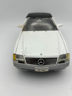 Revell Mercedes Benz 500SL White 1:18 Scale Diecast Model Car