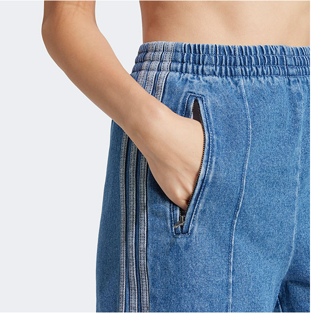 【ADIDAS】 ADICOLOR DENIM FIREBIRD SHORTS ★早期完売★ adidas Adicolor Denim Firebird Shorts - Black | Free