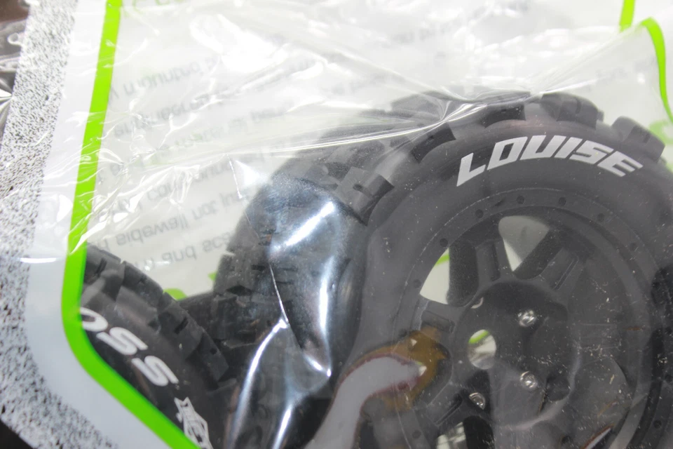 LOUISE LOUT 3327 BH MFT ST 3.8 Mcross 1:8 auf Offset Felge Monster Truck E-Revo - Bild 4 von 4