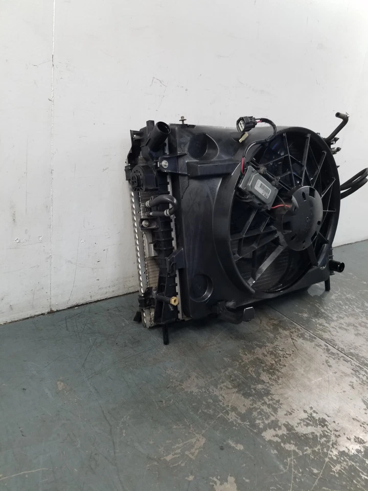 2003 03 04 Mercury Marauder Radiator / Fan / Cooler Assembly #5819 X1 - Image 2 of 4