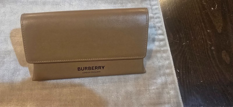 BURBERRY Large Sunglasses Case -Authentic  Tan Color & Cleaning Cloth. No glass