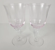 Sasaki Pink Hawthorne Wine Glass Pink With Clear Twisted Stem 7" Set of 2 💙