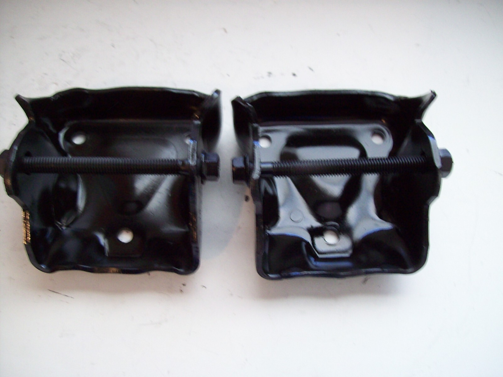 Chevy Truck Car V8 Motor Mount Brackets GM Clam Shell 305 350 400 SBC