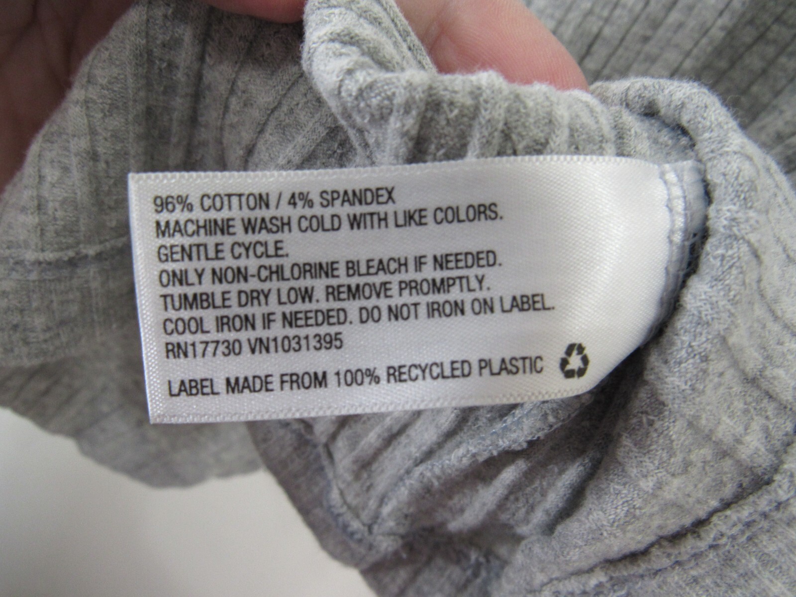 Universal Threads Top Size M Gray Pull Over Round… - image 3