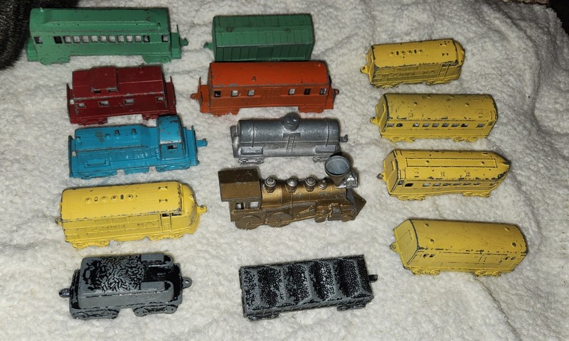 Lot of 14 Vintage MIDGETOY Die cast Trains