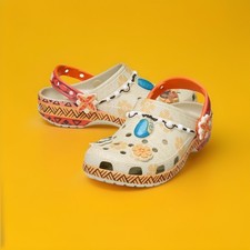 Disney Moana Crocs Classic Clogs Kids Girls Size J4 NWT slip on