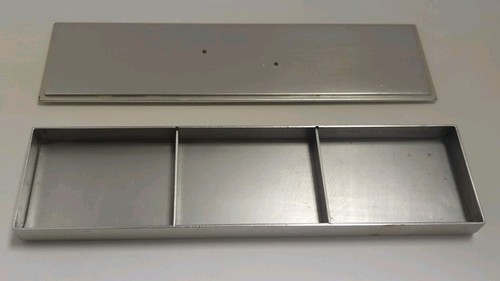 Caja de 3 secciones vintage de aluminio y latón KENSINGTON con tapa 11,75" X 3" - ¡¡Preciosa!!! - Imagen 8 de 11