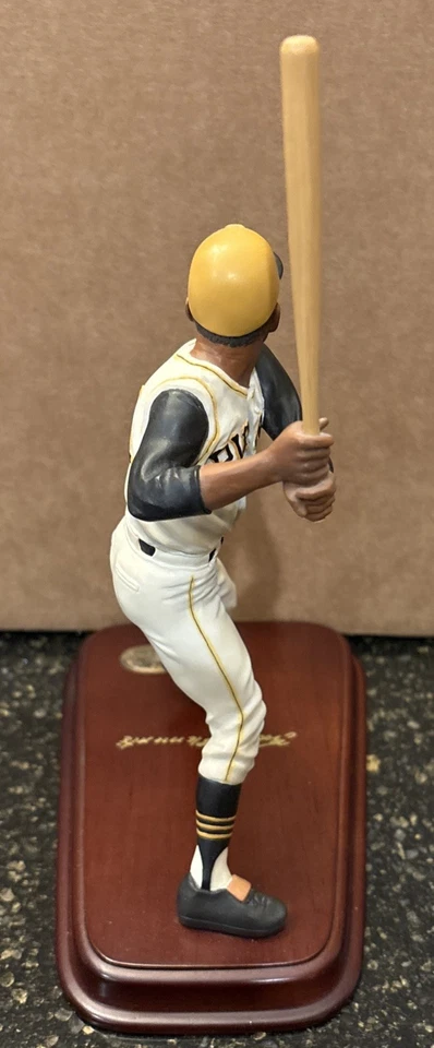 Danbury Mint Roberto Clemente Figurine Pittsburgh Pirates Legend wCOA - Image 3 of 4
