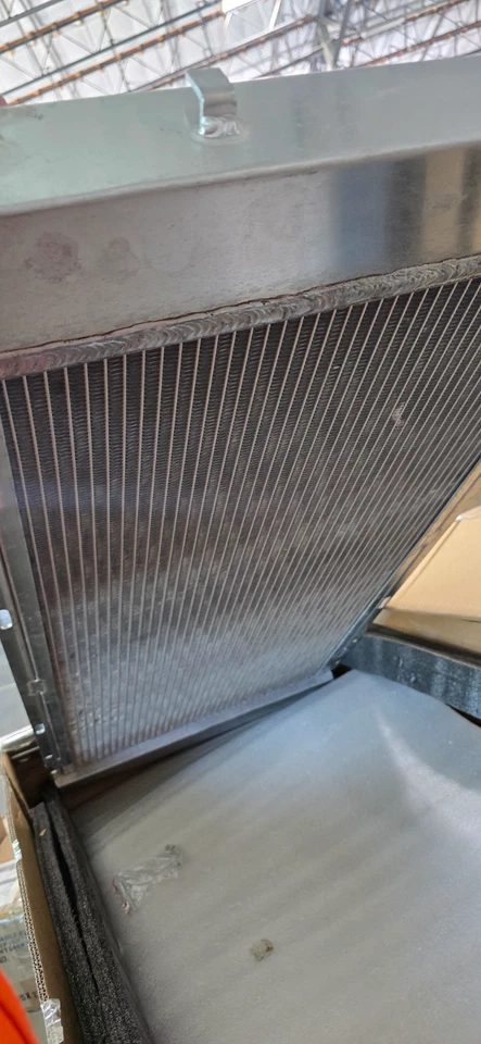 Radiador de aluminio 34" para Chevy Silverado 1500 2500 Suburban Tahoe GMC Yukon Foto 2 de 4