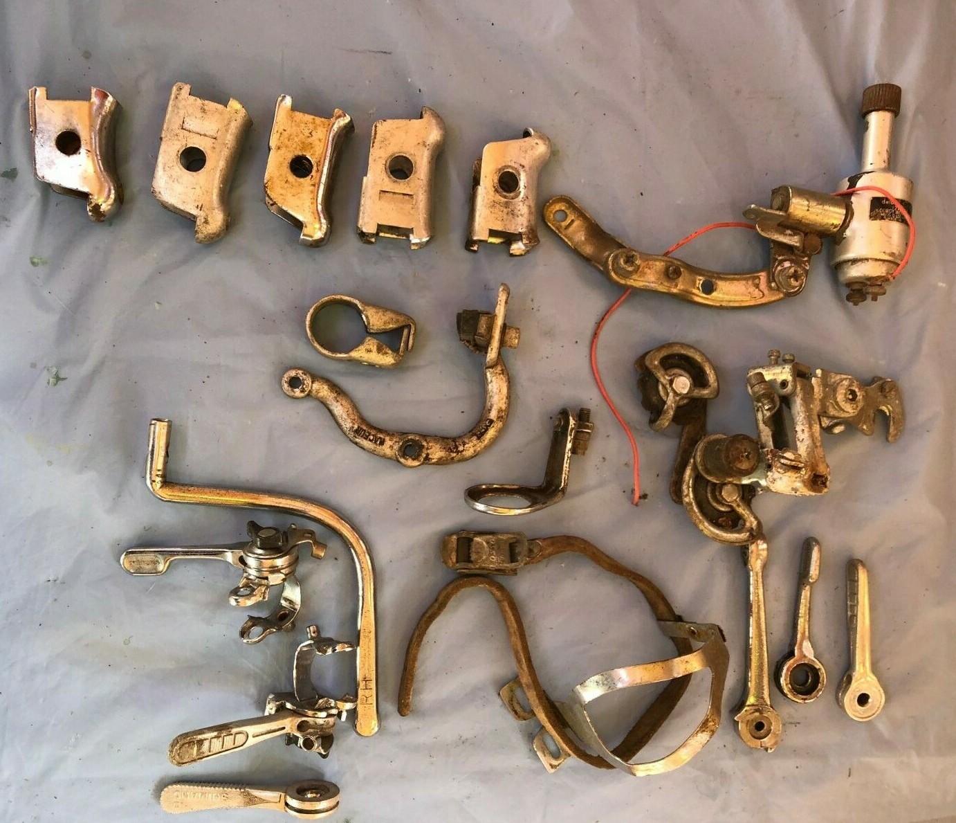 Lot of old vintage bicycle bike parts (69.95 USD) Lot of old vintage bicycle bike parts (69.95 USD)