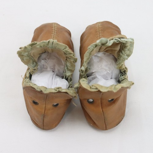 Antique Victorian Brown Leather Baby Bootie Shoes with Lace Trim - Picture 5 of 10