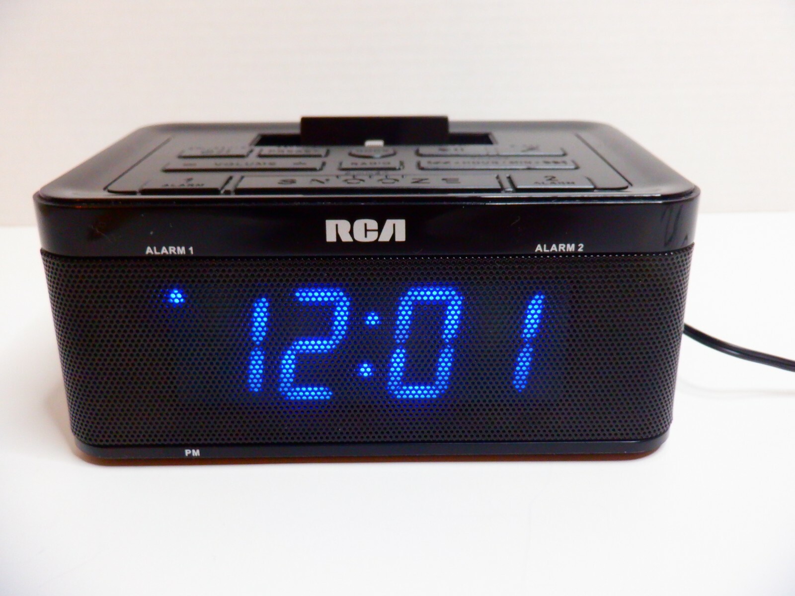 RCA RCR8632i5 S Dual Alarm Clock Radio with USB Port