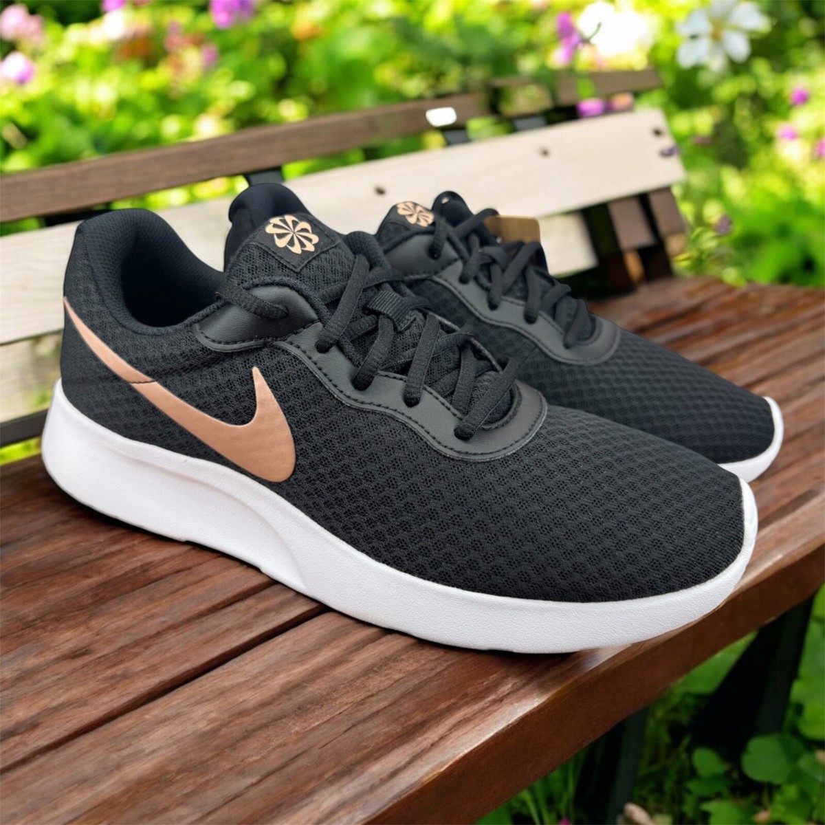 Nike Tanjun Nike Schoenen Zwart Goud Nike Women's Tanjun Running