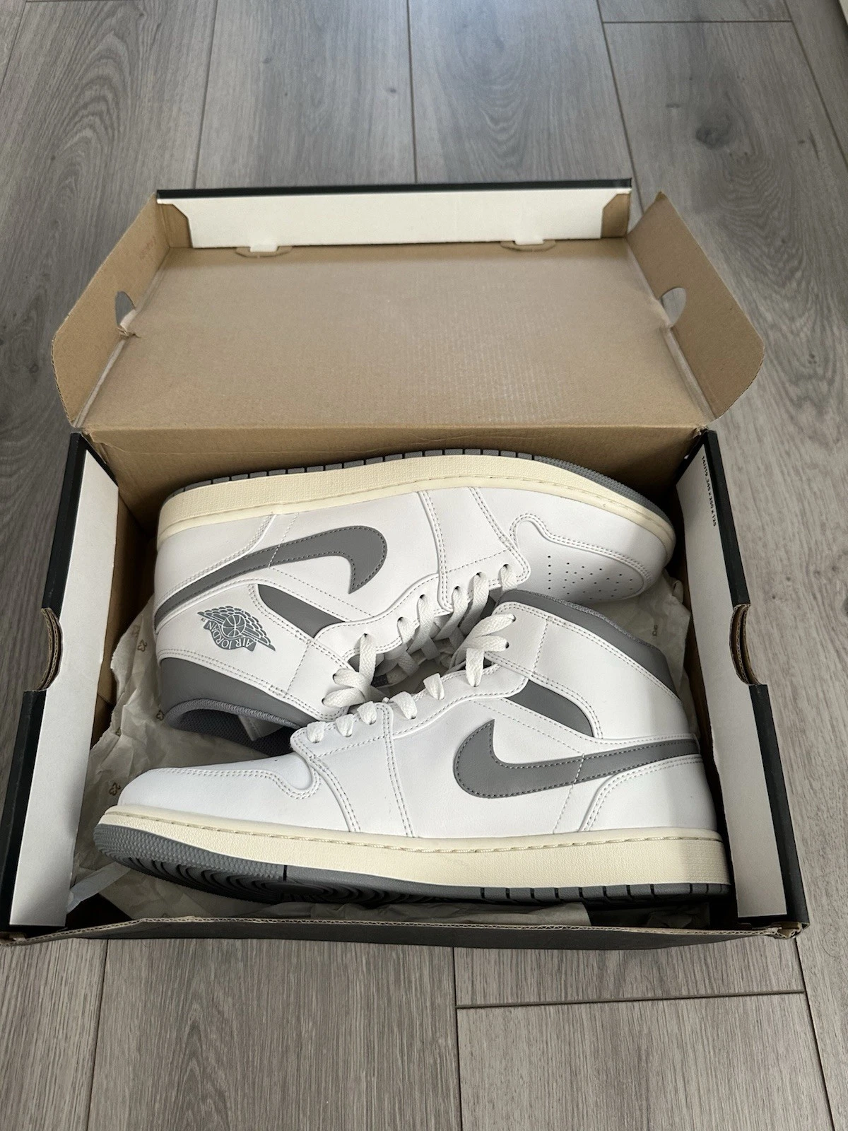 Nike Air Jordan uomo bianche e grigie taglia 11 5 (NUOVE)