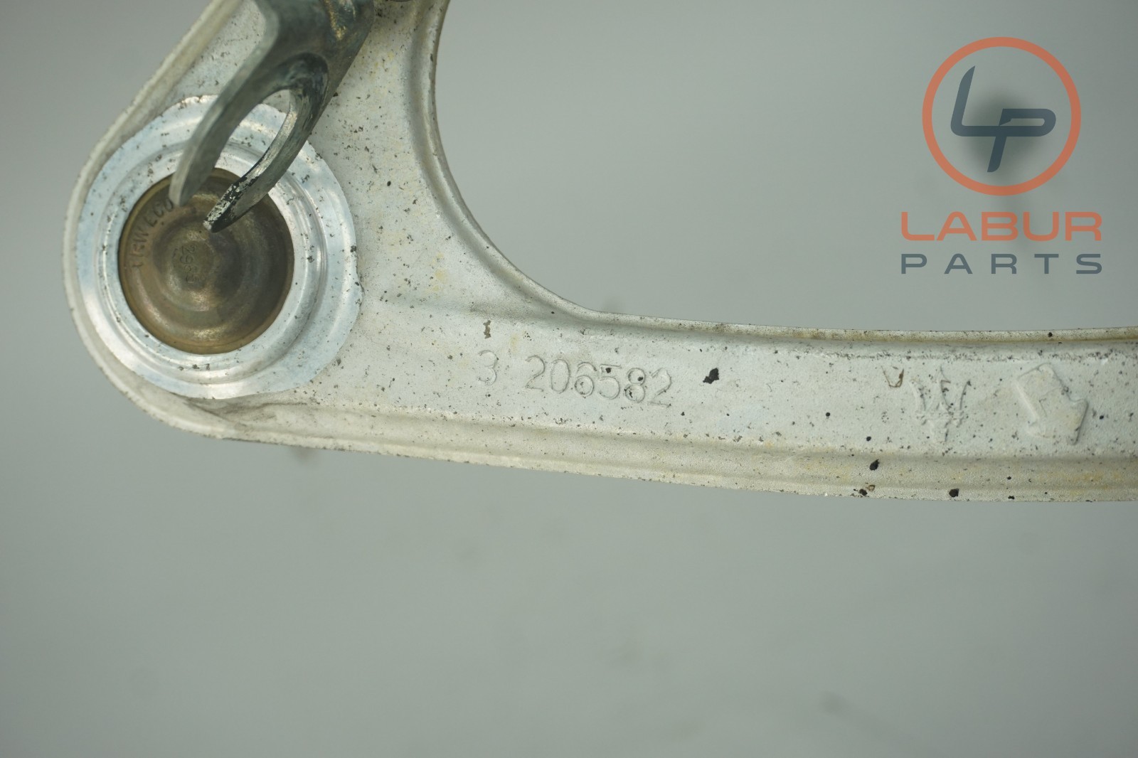 M139 03-08 Maserati Quattroporte Front Right Side Upper Control Arm C854