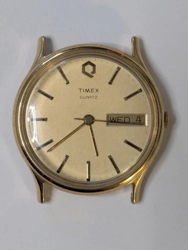 Vintage 1986 Timex Q Quartz Day Date Watch Runs 34mm Gold Tone Men's Wristwatch