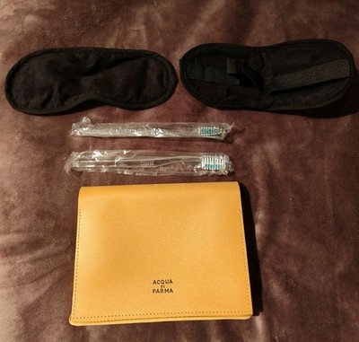 ACQUA DI PARMA ETIHAD KUNSTLEDER TASCHE AUGENMASKE ZAHNBÜRSTE
