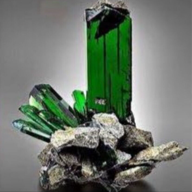 Selling gems To The World🤝 Selling gems To The World🤝