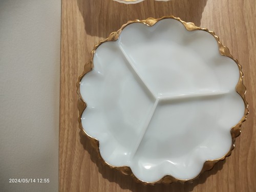 Anchor Hocking Fruit Bowl & 2 Divided Platters. - Picture 13 of 20