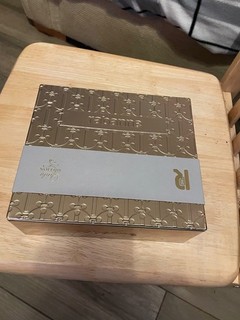 Caja de lata de metal dorado Paco Rabanne VACÍA Almacenamiento/exhibición en relieve coleccionable