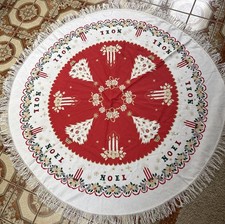 Vintage 1950s Round Christmas Tablecloth 58” Mint!  Fringe, NOEL, Trees, Candles