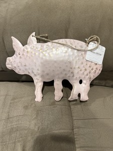 NWT Birch & Vine Pig Hanging Wall Decor Metal Pink/Gold 11” x 8”