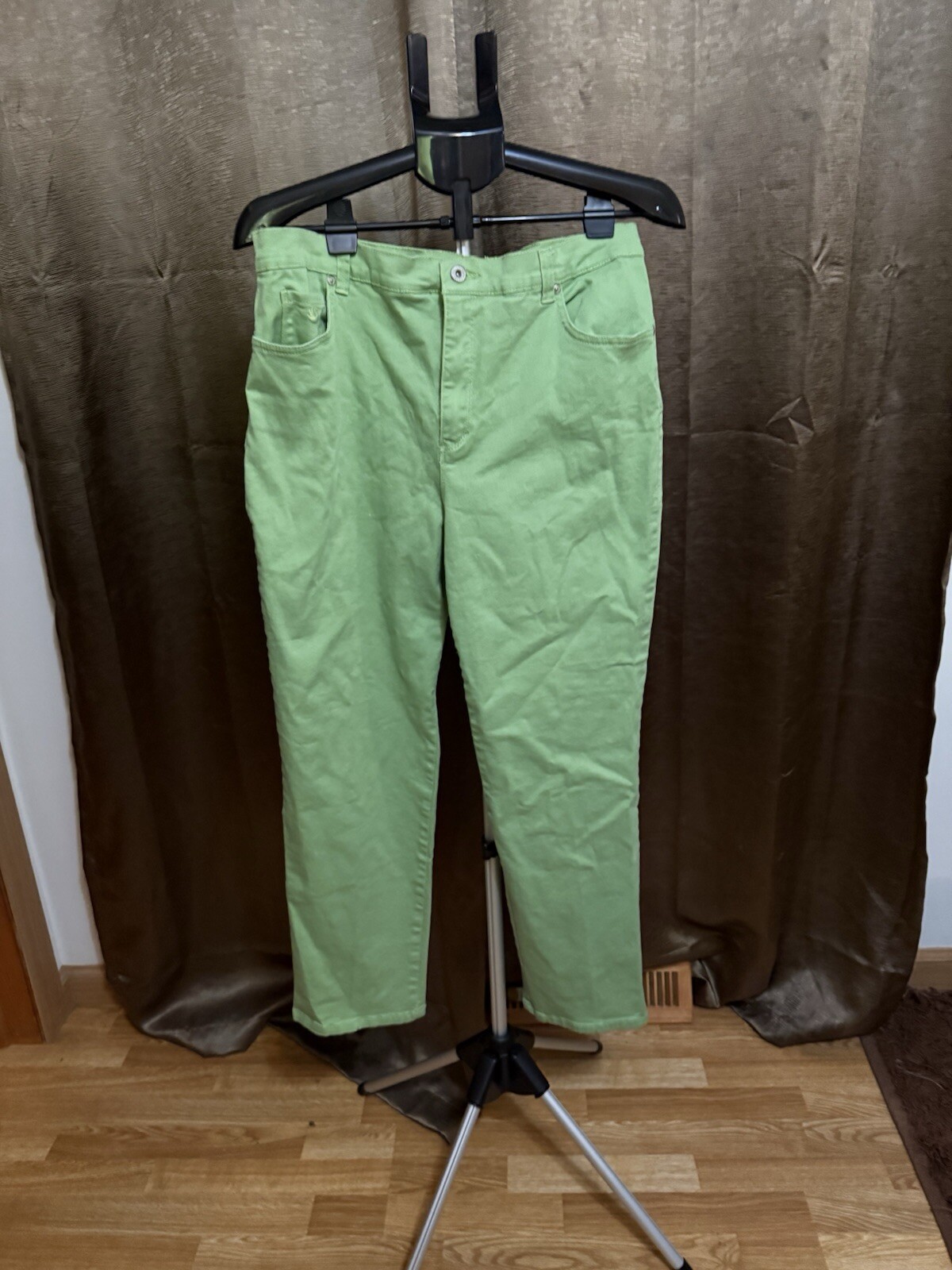 Woman Gloria Vanderbilt Amanda Apple Green Jeans Size 16
