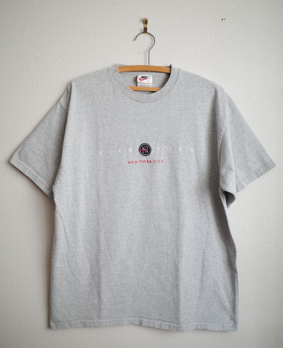 Vintage 90's Nike Town USA New York City Crewneck T-Shirt Vintage 90's Nike Town USA New York City Crewneck T-Shirt
