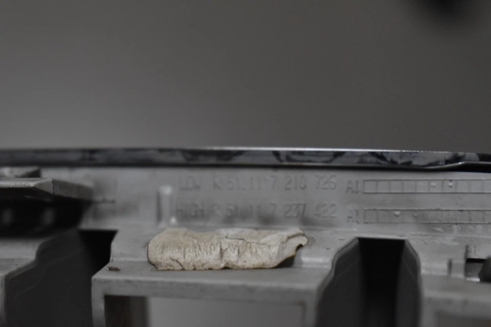 2015-2016 BMW X3 XDRIVE28I ЛЕВАЯ БОКОВАЯ ВЕРХНЯЯ РЕШЕТКА ЗАВОДСКАЯ ОТ ОРИГИНАЛЬНОГО ПРОИЗВОДИТЕЛЯ - Изображение 4 из 4