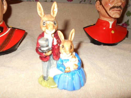 Royal Doulton England BUNNYKINS Figurine Family Photograph 1972 Version - Picture 7 of 11