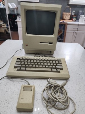  Vintage 1984 Apple Macintosh 128K (Model M0001) - Original Keyboard & Mouse