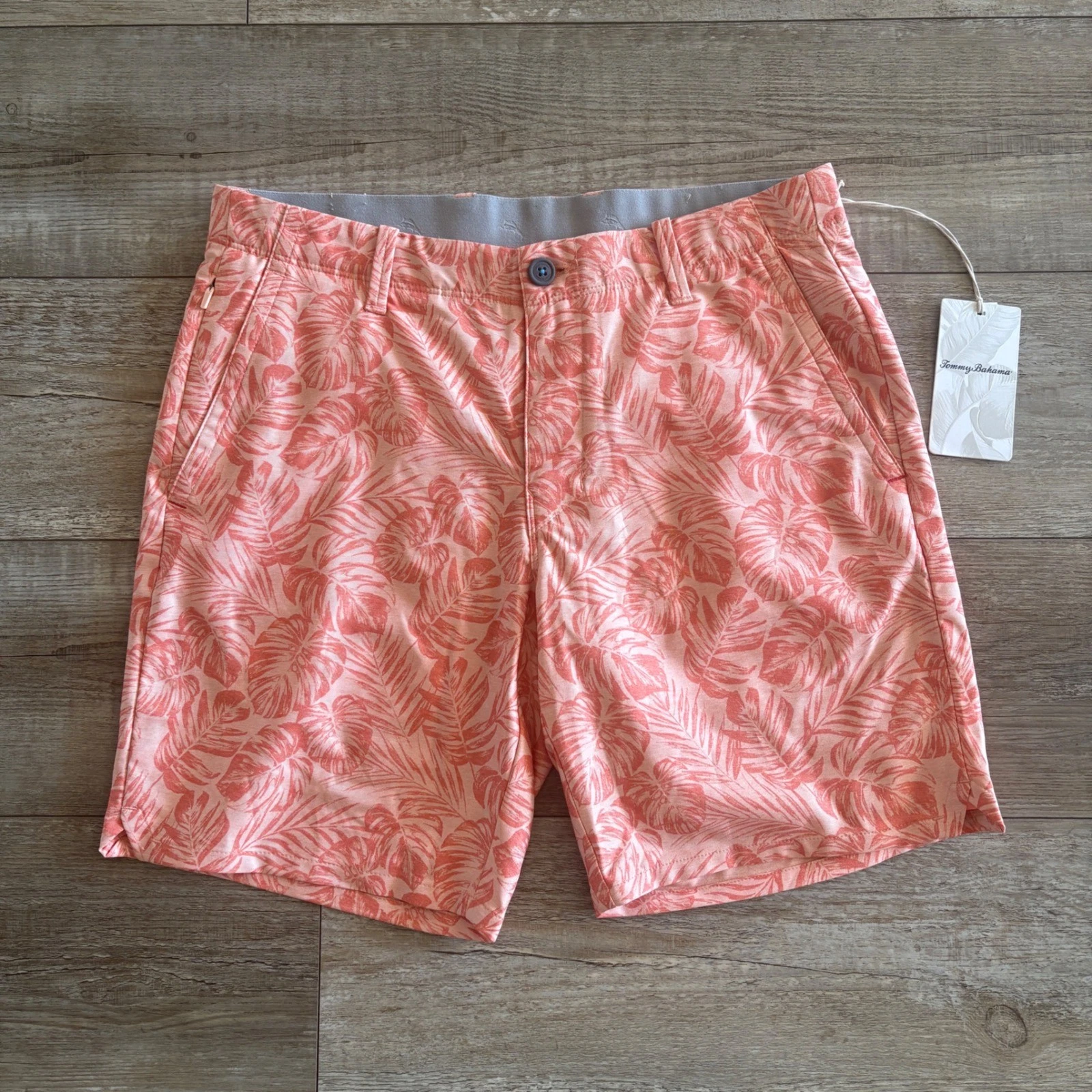 NWT Tommy Bahama Shorts Men 32 Coral Leaf Par-Lei Performance Stretch Hybrid