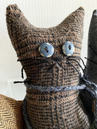 Folk Art Primitive Tender Heart 2000 (3) Kittens Cat Stuffed Fabric Home Decor - Picture 3 of 14
