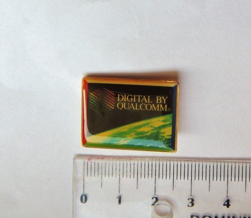 digital by Qualcomm vintage crest badge Pin anstecknadel - Zdjęcie 1 z 2