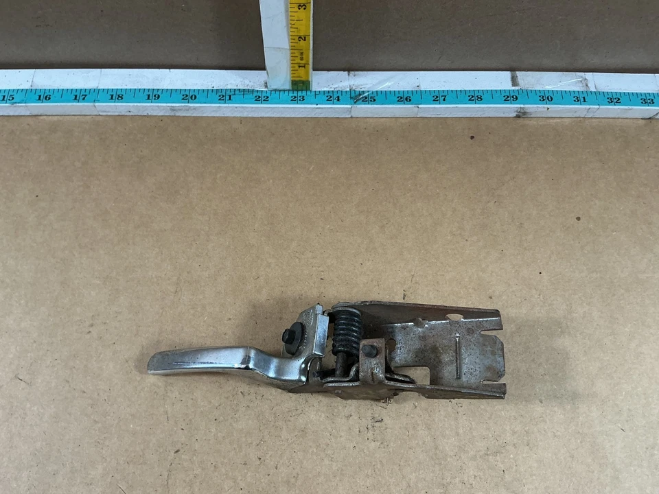 Manija interior de la puerta del lado del pasajero delantero derecho Ford Taurus 1986-1991 OEM Foto 2 de 4