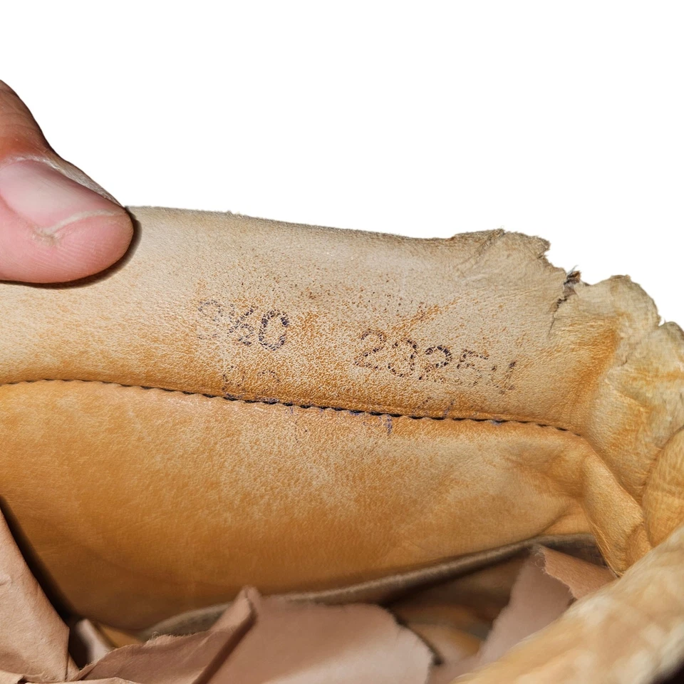 Vintage Vasque Leather Ankle Hiking Mountain Boots Vibram Made in USA Men 8.5 - Image 3 of 4