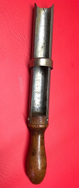 Vintage ADJUSTABLE  Scoop Wood handle, 11" long