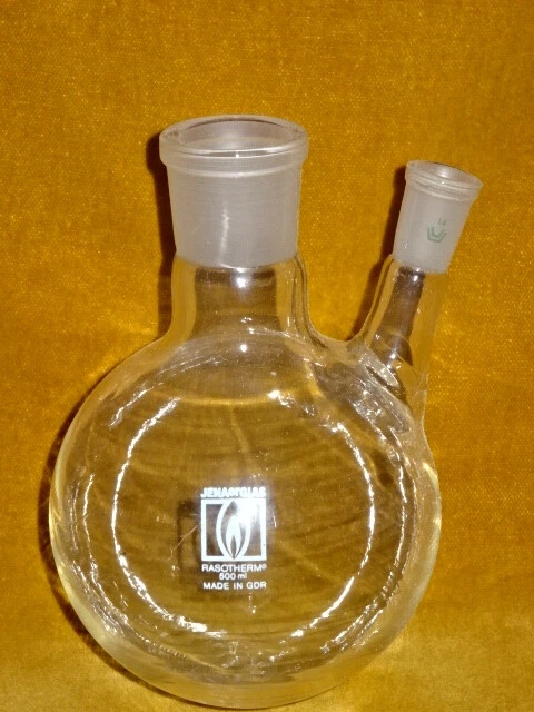 JENAER GLAS Zweihalskolben 500 ml Destille NEU Laborglas Laboreinrichtung Laborzubehör